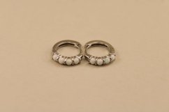 Náušnice- kruhy- biely opál- zacvakávacie- rhódiované striebro