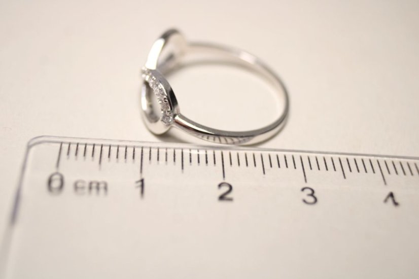 Strieborný rhódiovaný prsteň s nekonečnom, číre zirkóny, veľkosť 58, 1,76g, 925/1000