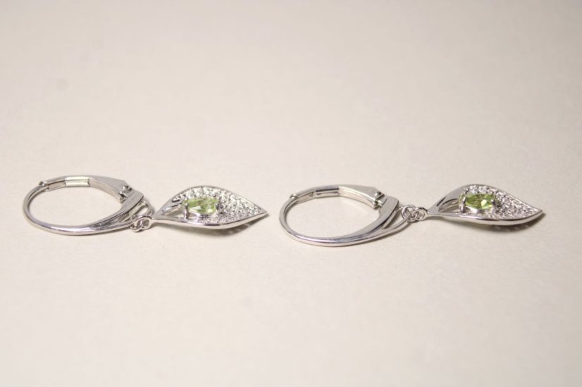 Strieborné visiace náušnice so zeleným Olivínom a čírymi zirkónmi, rhodium, 2,95 g, 925/1000