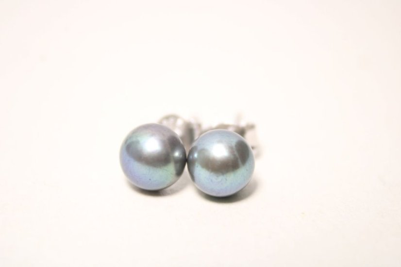 Strieborné náušnice so sivými perlami, rhodium, puzetky, 1,04 g, 925/1000