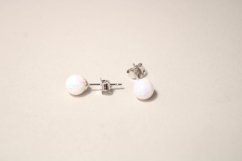 Strieborné náušnice s opálovou bielou guličkou, rhodium, puzetky, 0,65 g, 925/1000, 0,65 g, 925/1000