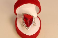 Prsteň- červený swarovski crystals- rhodiované striebro