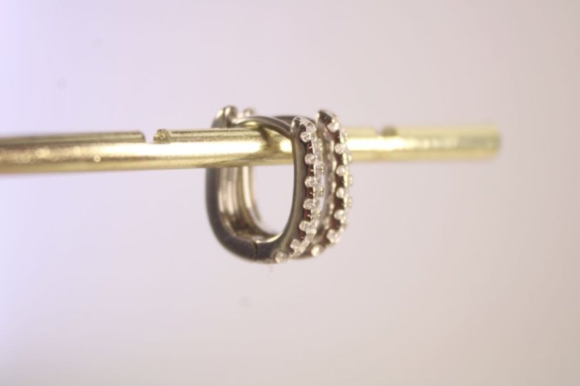 Strieborné rhodiované náušnice, obdĺžnikový tvar s čírymi zirkónmi, kĺbové zapínanie, 1,53 g, 925/1000