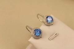 Náušnice - modrý zirkón - patent - rhodiované striebro