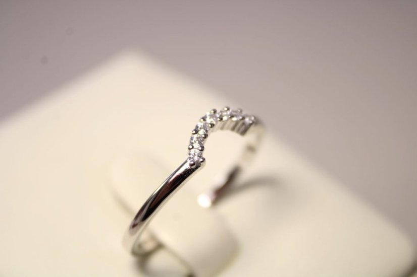 Strieborný rhódiovaný dvojitý zdobený prsteň s čírymi zirkónmi, veľkosť 58, 3,24g, 925/1000