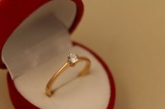 Prsteň- číry brúsený zirkón- rúžové zlato- 14 karátov