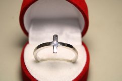Prsteň-krížik-hladký povrch-rhoium-striebro