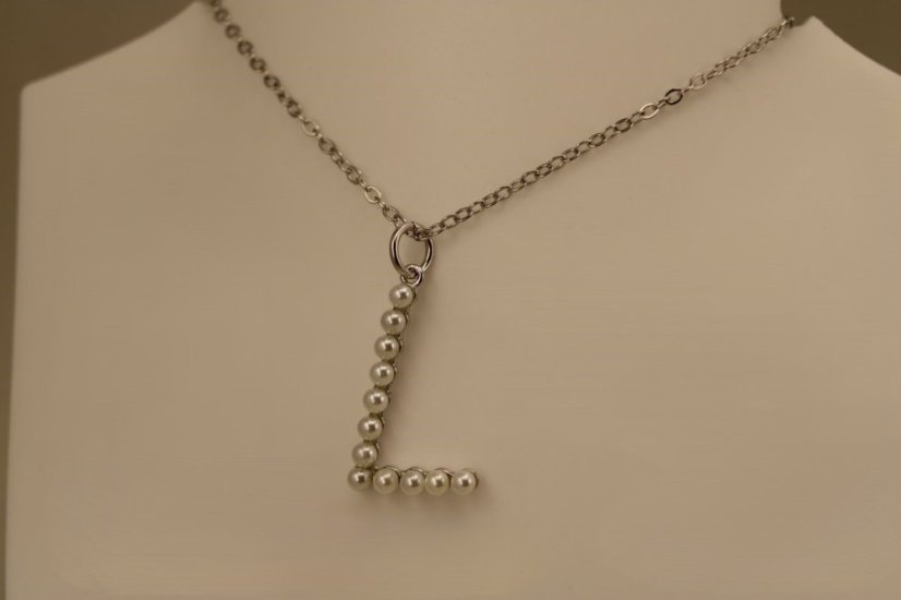 Retiazka- Celebritka- písmeno L- perličky- rhódiované striebro