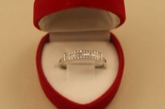 Prsteň- číre kamienky- rhódiované striebro- 925/1000