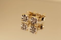 Náušnice- diamant 0,06ct- puzetky- žlté zlato- 14 karátov