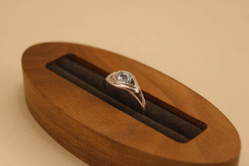 Prsteň - modrý Topás - číre zirkóny - rhodium - striebro