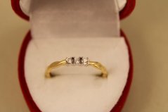 Prsteň - číre kamienky - vlnitá obruč - kombinované zlato - 14 karátov