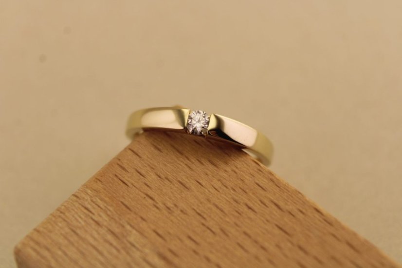 Prsteň- briliant- H/Si2- žlté zlato- 14 karátov