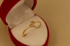 Prsteň - kríž - číre zirkóny - žlté zlato - 14 karátov