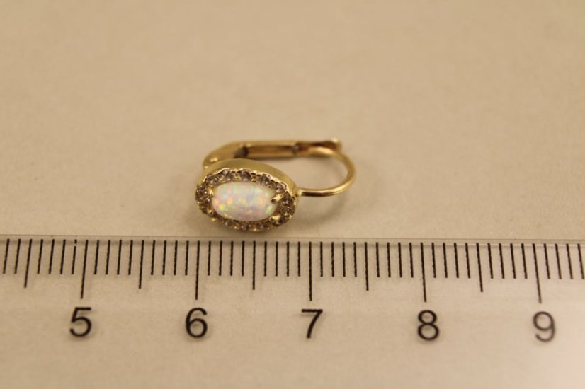 Náušnice- biely opál- zirkóny- patent- žlté zlato- 14 karátov