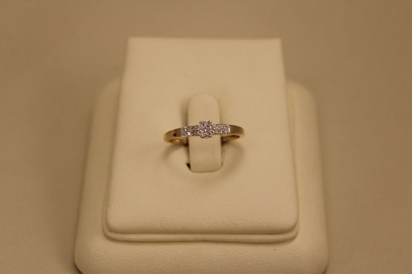 Prsteň - diamanty/centrálny briliant 0,08 ct/0,03 ct -  kombinované zlato - 14 karátov