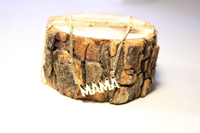Retiazka- celebritka- guličky- nápis MAMA- pozlátené striebro
