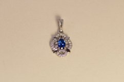 Prívesok- rozkvitnutý kvet - modrý zirkón-biele zlato-14 karátov