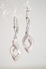 Strieborné náušnice v tvare kvapky so zirkónmi, rhodium, klasické zapínanie, 2,05 g, 925/1000