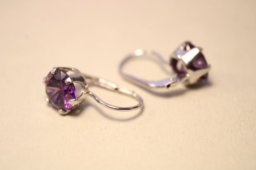 Náušnice-fialový zirkón-patent-biele zlato-14 karátov