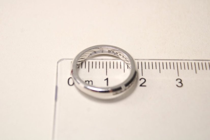 Strieborný prsteň s čírymi zirkónmi, rhodium, veľkosť 47, 2,11 g, 925/1000