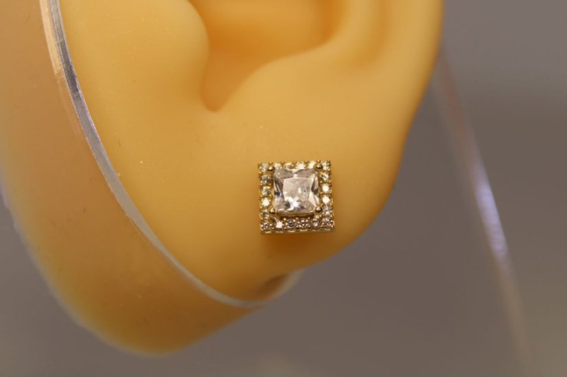 Náušnice číry zirkón v hranatej objímke, žlté zlato, napichovačky, 1,84 g, 14 karátov 585/1000 - Farba zlata: Žltá, Druh kameňa: ZIRKÓN, Farba kameňa: Číry, Váha (g): 1,84, Rýdzosť: 14 karátov 585/1000