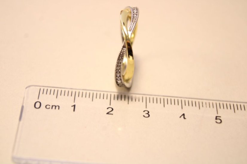 Kombinovaný strieborný prsteň prelínajúce sa línie, číre zirkóny, veľkosť 59, 2,61g, 925/1000