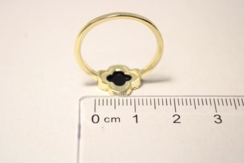 Dámsky prsteň ďatelinka s čiernym kameňom, pozlátené striebro, veľkosť 60, 2,18 g, 925/1000 - Materiál: Pozlátené striebro, Druh kameňa: FAREBNÝ ZIRKÓN, Farba kameňa: Čierny, Veľkosť prsteňa: 60, Váha (g): 2,18, Rýdzosť: STRIEBRO 925/1000