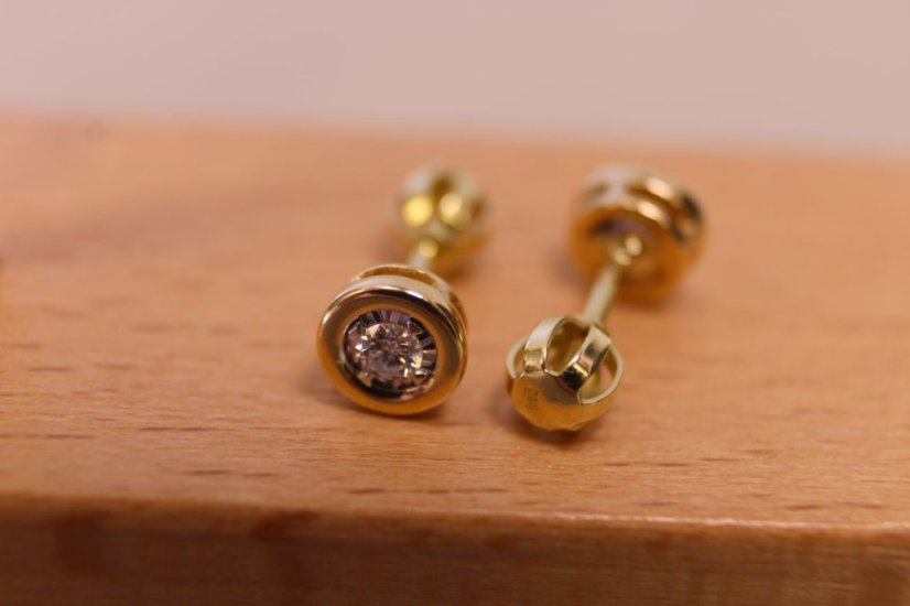 Zlaté naušnice okrúhle brilianty žlté zlato, šrúbky, 1,85 g, 0,16ct, 14 karátov, 585/1000