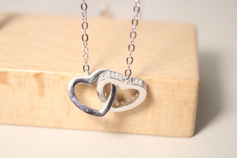 Strieborný náhrdelník prepojené srdcia číre zirkóny, rhodium, 43-46 cm, 3,09 g, 925/1000