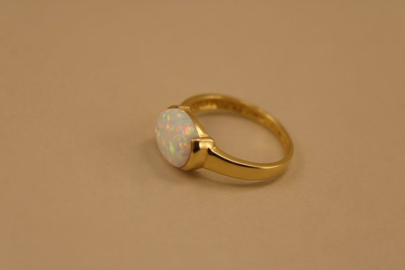 Prsteň- biely opál- žlté zlato- 14 karátov