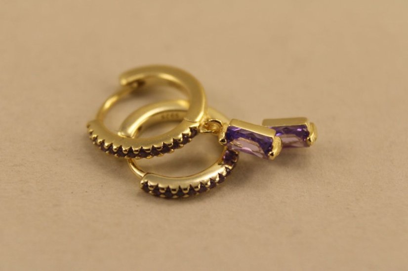 Náušnice- kruhy- fialové zirkóny- zacvakávacie- pozlátené striebro