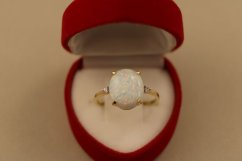 Prsteň- opál- zirkóny- žlté zlato- 14 karátov