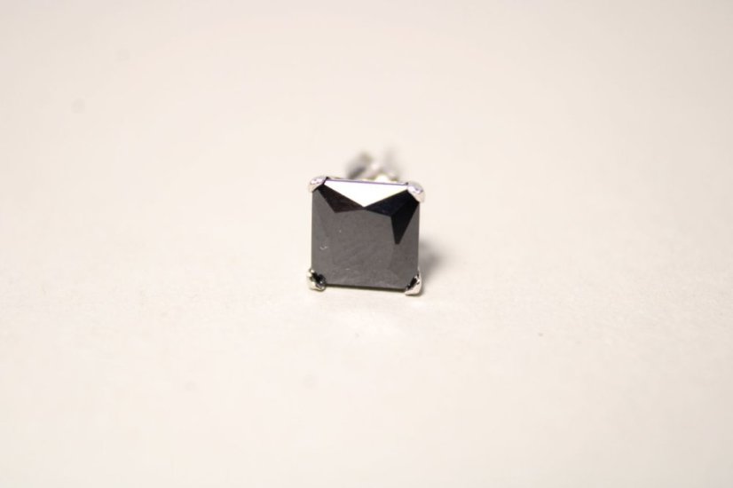 Strieborná single náušnica s čiernym zirkónom, 0,68 g, 925/1000
