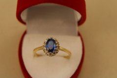 Prsteň- modrý kameň- číre zirkóny- viacfarebné zlato- 14 karátov