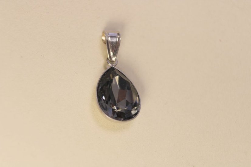 Strieborný prívesok "slza" čierny swarovski crystals, rhodiované striebro, 3,54g, 925/1000 - Druh kameňa: SWAROVSKI PRÍRODNÝ KAMEŇ, Farba kameňa: Čierny, Váha (g): 3,54, Rýdzosť: STRIEBRO 925/1000