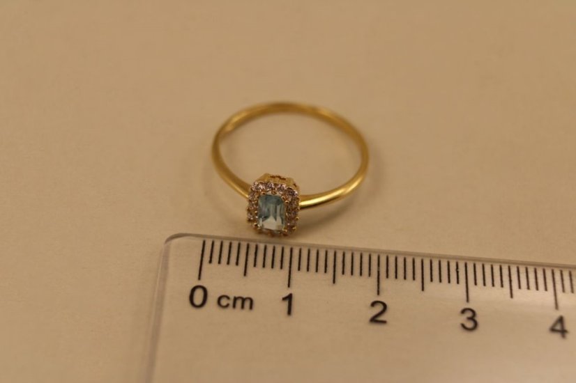 Prsteň- Topás- zirkóny- žlté zlato- 14 karátov