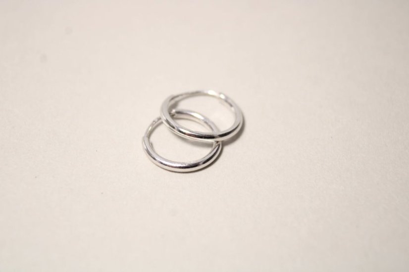 Náušnice-hladké kruhy-rhodium-zasúvacie-striebro