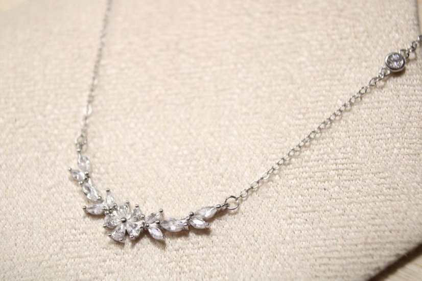 Strieborný náhrdelník so zirkónmi, rhodium, 43-48 cm, 2,58 g, 925/1000