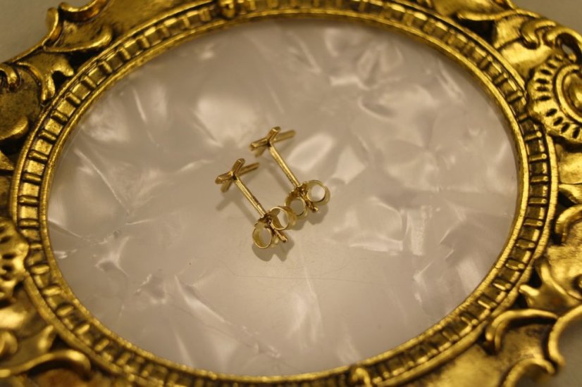 Náušnice-v tvare krížika-puzetky-žlté zlato-14K