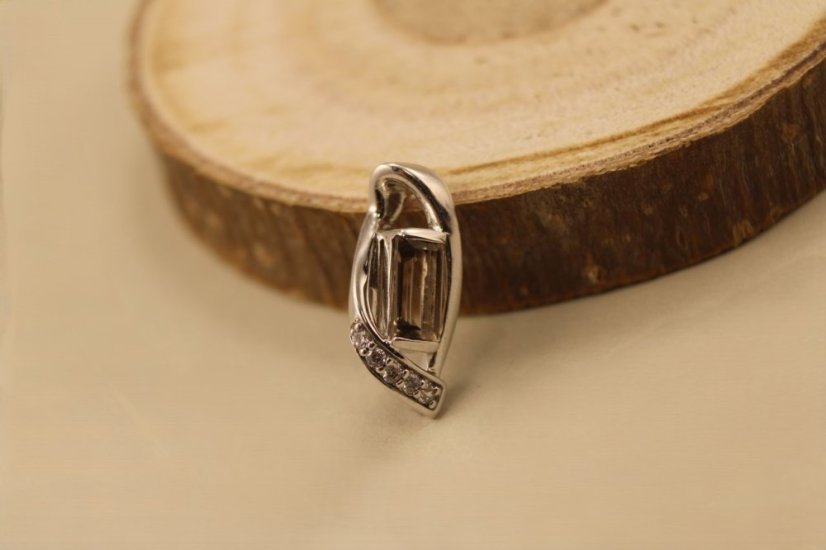 Prívesok - hnedo-šedý kremeň- číre zirkóny-rhodium-striebro