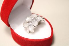 Rozkvitnutý strieborný prsteň s čírymi zirkónmi, sivý smalt, rhodium, veľkosť 49, 4,95 g, 925/1000