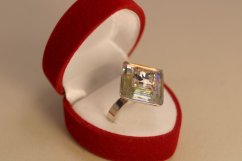 Prsteň- štvorcový vzor- číry swarovski crystal- rhodiované striebro