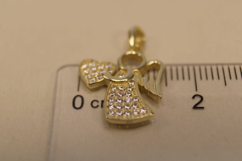 Pozlátený strieborný prívesok Anjel so srdiečkom, číre zirkóny, 1,39, 925/1000 - Materiál: Pozlátené striebro, Druh kameňa: ZIRKÓN, Farba kameňa: Číry, Váha (g): 1,39, Rýdzosť: STRIEBRO 925/1000