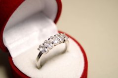 Prsteň-číre zirkóny-rhodium-striebro