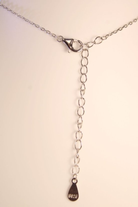Romantický strieborný náhrdelník s príveskami v tvare srdiečka, perleť, číre zirkóny, rhodium, 40-45 cm, 2,27 g, 925/1000 - Materiál: Rhodiované striebro, Druh kameňa: ZIRKÓNY/PERLEŤ, Farba kameňa: Číre/biela, Dĺžka retiazky (cm): 40 + 5, Váha (g): 2,27, Rýdzosť: STRIEBRO 925/1000