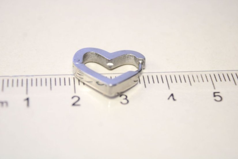 Náušnice- srdcia- zacvakávacie- chirurgická oceľ