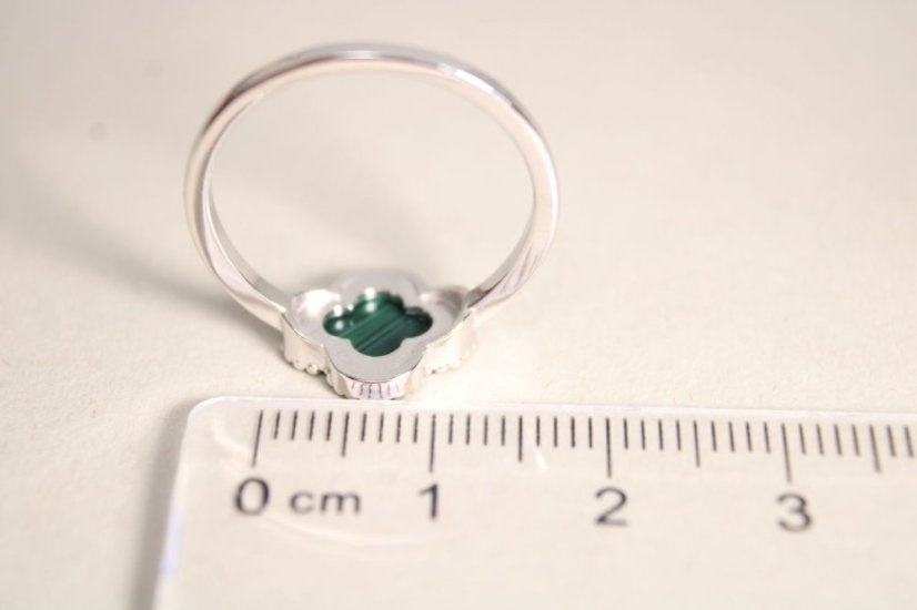 Strieborný prsteň ďatelinka so zeleným malachitom, rhodium, veľkosť 58, 2,18 g, 925/1000