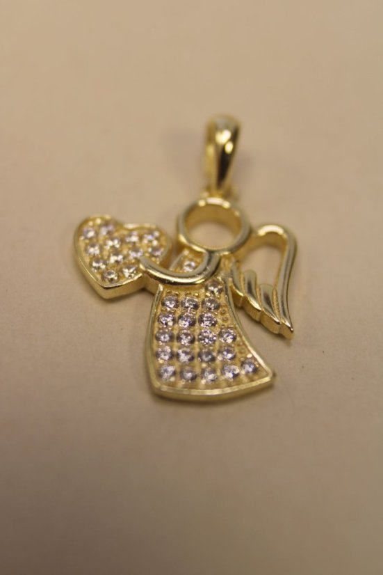 Pozlátený strieborný prívesok Anjel so srdiečkom, číre zirkóny, 1,39, 925/1000 - Materiál: Pozlátené striebro, Druh kameňa: ZIRKÓN, Farba kameňa: Číry, Váha (g): 1,39, Rýdzosť: STRIEBRO 925/1000