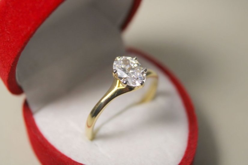 Prsteň-číry kameň-kombinované zlato-14K